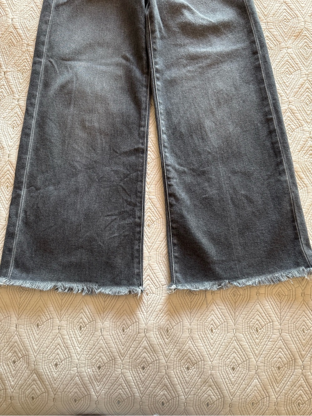 PAIGE Anessa Petite Wide Leg high Rise Raw Hem In Black Lotus Wash Jean Size 26 - Picture 6 of 16